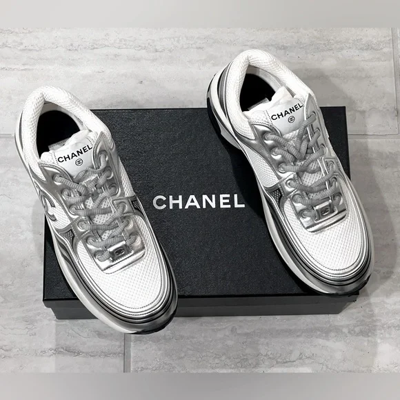 エレガント×スポーティー♪【CHANEL】メタリックCCスニーカー CHANEL | Shoes | Sold Chanel Cc Sneakers | Poshmark